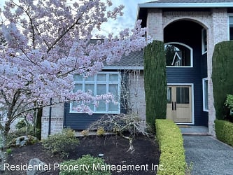 3437 NW 123rd Pl - Portland, OR