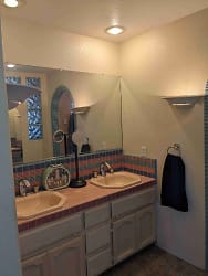 4197 Meadow Oaks Dr unit shared - Valley Springs, CA