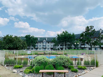 Emerald Pointe Apartments - New Hope, MN