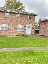 1017 Patricia Dr Apartments - Girard, OH