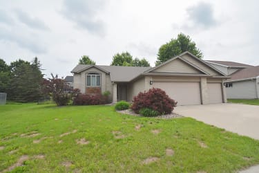 3702 Halling Pl SW - Rochester, MN