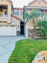 472 Canyon Crest Dr - Simi Valley, CA