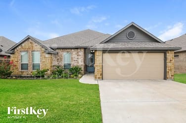 612 Zachary Dr - Weatherford, TX