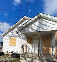707 W Gladys St - Sikeston, MO