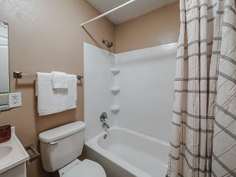 1811 Lawndale Apartments - Victoria, TX