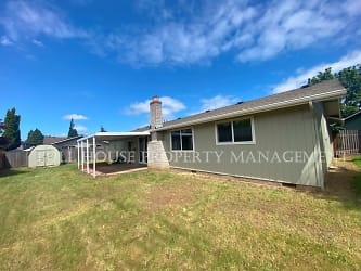 2241 6th St - Springfield, OR