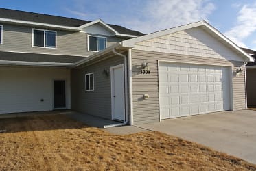 1904 23rd Ave NW - Minot, ND