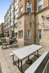 5860 N Kenmore Ave unit 303 - Chicago, IL