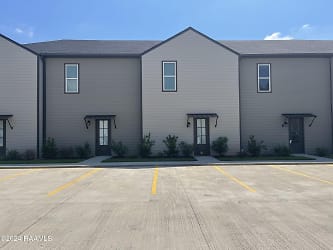 721 Almonaster Rd #23 - Youngsville, LA