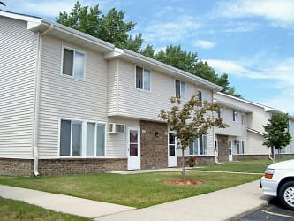 Twin Oaks Townhomes Apartments - Hutchinson, MN