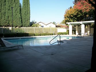 2223 Holtspur Ct - Tracy, CA