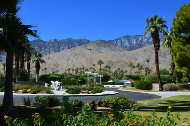 1745 Capri Cir - Palm Springs, CA