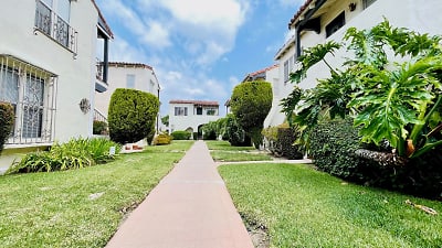 1505 3/4 12th Ave unit 1503 1/2 - Los Angeles, CA