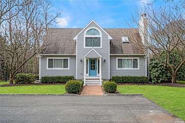 9 N Quarter Rd - Westhampton, NY