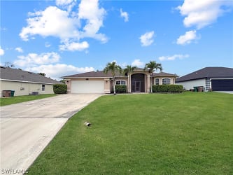 831 NW 2nd St - Cape Coral, FL