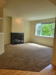 516 Lingering Pine Dr NW - Issaquah, WA