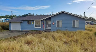 1205 NW Oceania Dr - Waldport, OR