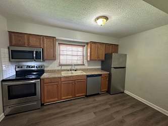 31624 N Marginal Dr unit D - Willowick, OH