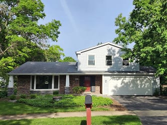 1553 Chickasaw Dr - Naperville, IL