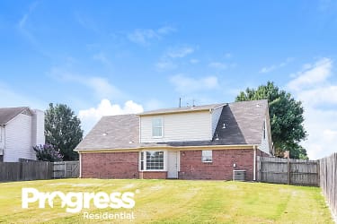 1338 Greencliff Dr - Southaven, MS
