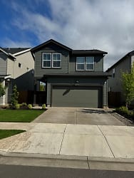 2948 W St - Springfield, OR