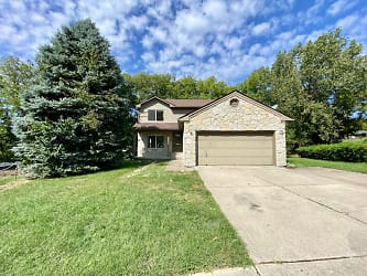 6879 Oak Lake Dr - Indianapolis, IN