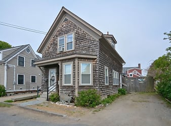 8 Wiley St - Gloucester, MA