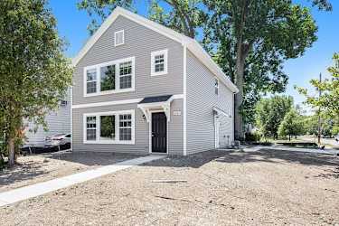 1208 W Ottawa St - Lansing, MI
