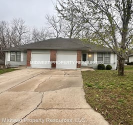 3229 NW Mill Dr - Blue Springs, MO