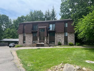 1667 Timber Ct - Niles, OH