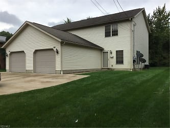 1224 Field St NW - Canton, OH
