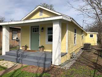 923 S 1st St - Sherman, TX