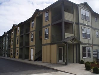 215-01 Apartments - Portland, OR