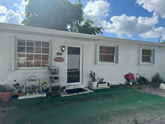 2330 NW 23rd Ln - Fort Lauderdale, FL