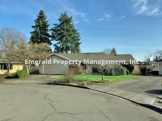 2281 9th St - Springfield, OR
