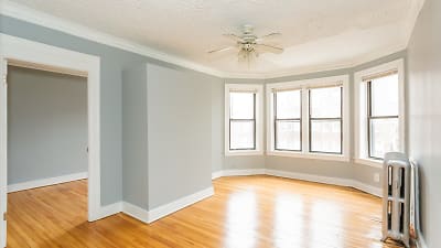 6959 S Paxton Ave #2A - Chicago, IL