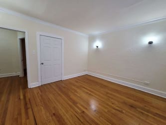 4453 W Diversey Ave - Chicago, IL