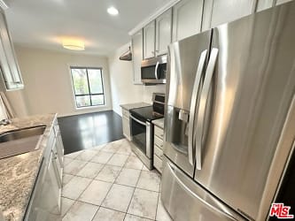 7300 Franklin Ave #451 - Los Angeles, CA