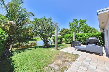 11320 NW 35th Ct - Coral Springs, FL