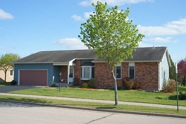 Woodridge Housing - Large 3 And 4 Bedroom Homes In Tomah, WI Apartments - Tomah, WI