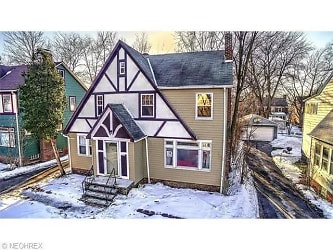 884 Beverly Rd - Cleveland Heights, OH