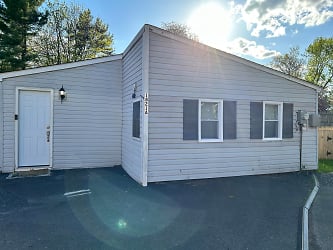 1821 Edgely Rd - Levittown, PA