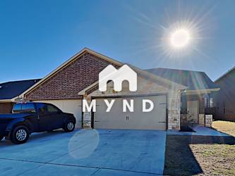 801 Rolling Terrace Circle - Granbury, TX