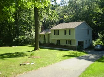 351 Tunxis Ave - Bloomfield, CT