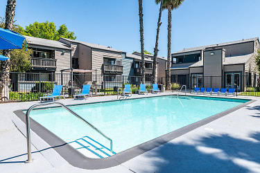 EvRIA New Diamond Valley Apartments - Hemet, CA