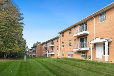 Pine Forest Apartments - North Royalton, OH