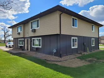 2901 9th St - Marion, IA