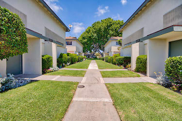 Lamplighter Village Apartments - Garden Grove, CA
