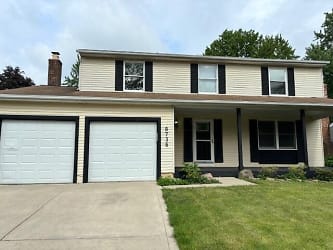 8736 Laconia Dr - Powell, OH