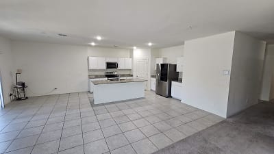 3829 S 95th Ave - Tolleson, AZ
